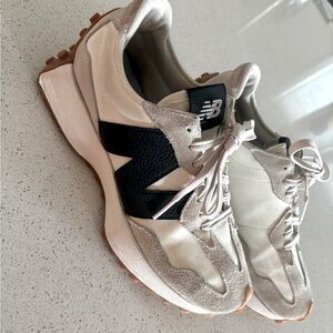 New Balance 327 Black/White/Gum Size 8